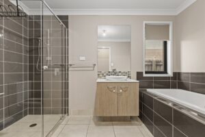 8 Pine Place, UPPER KEDRON, QLD 4055