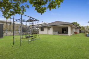 8 Pine Place, UPPER KEDRON, QLD 4055