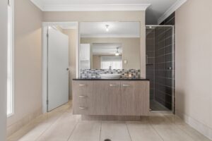 8 Pine Place, UPPER KEDRON, QLD 4055