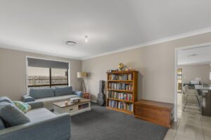 8 Pine Place, UPPER KEDRON, QLD 4055