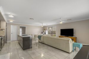 8 Pine Place, UPPER KEDRON, QLD 4055