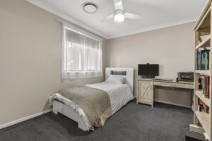 8 Pine Place, UPPER KEDRON, QLD 4055
