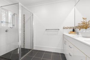 11 Creekside Court, EVERTON HILLS, QLD 4053