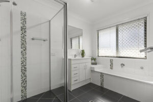 11 Creekside Court, EVERTON HILLS, QLD 4053