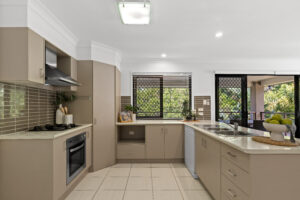 11 Creekside Court, EVERTON HILLS, QLD 4053