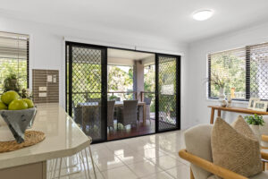 11 Creekside Court, EVERTON HILLS, QLD 4053