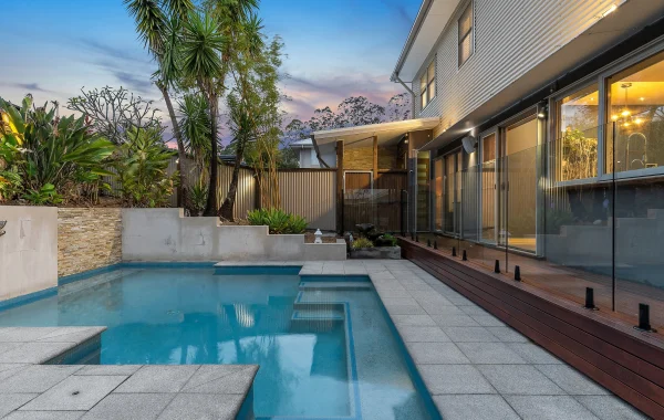 06f4-H3387552-168222617__1760575043-37993-Pool-02