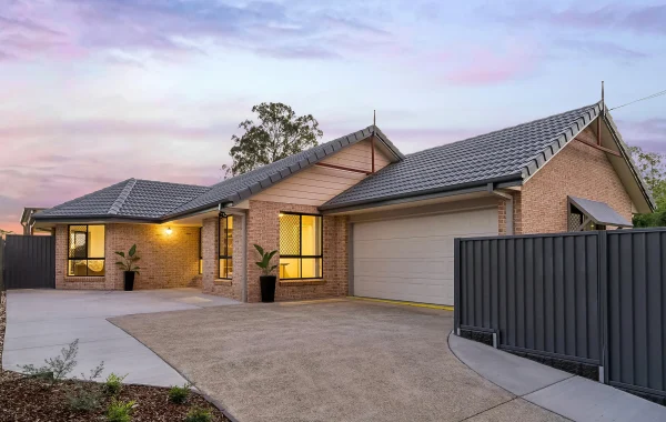 838d-H3401099-173386470__1762384701-38635-FacadeFront